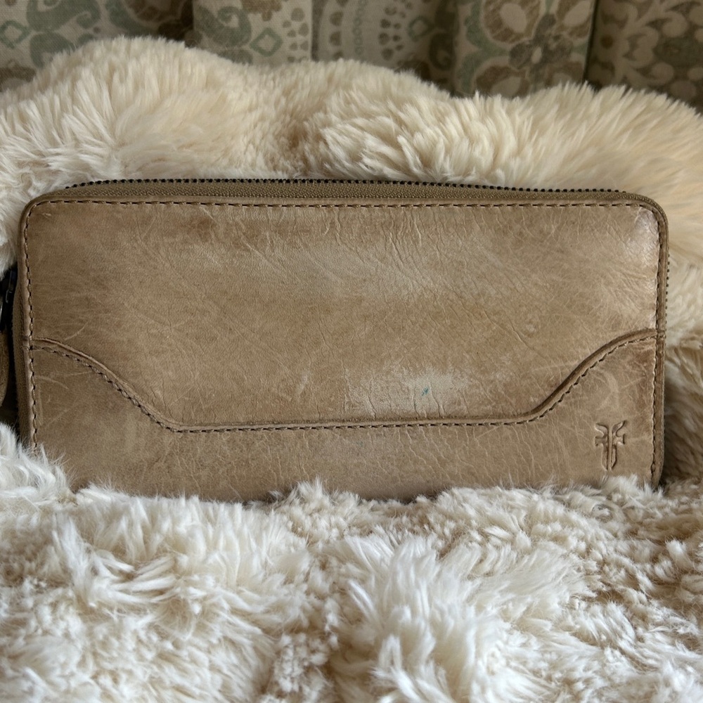 FRYE Melissa Distressed Zip Around Beige Leather wallet/Clutch